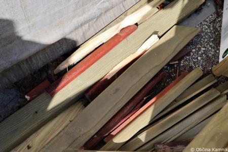 Načrtno in predrzno uničevanje opreme na novi kolesarski povezavi Kamnik–Godič (23)